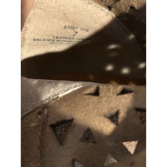 Minnetonka Womens Suede Ankle Boots Great Condition - Size 7 - Picture 2 of 8